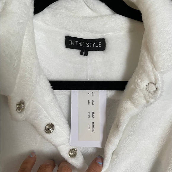 NWT In The Style Womens Short Sleeve Romper Snap Button Tie-Waist Size 8 White - Picture 5 of 6